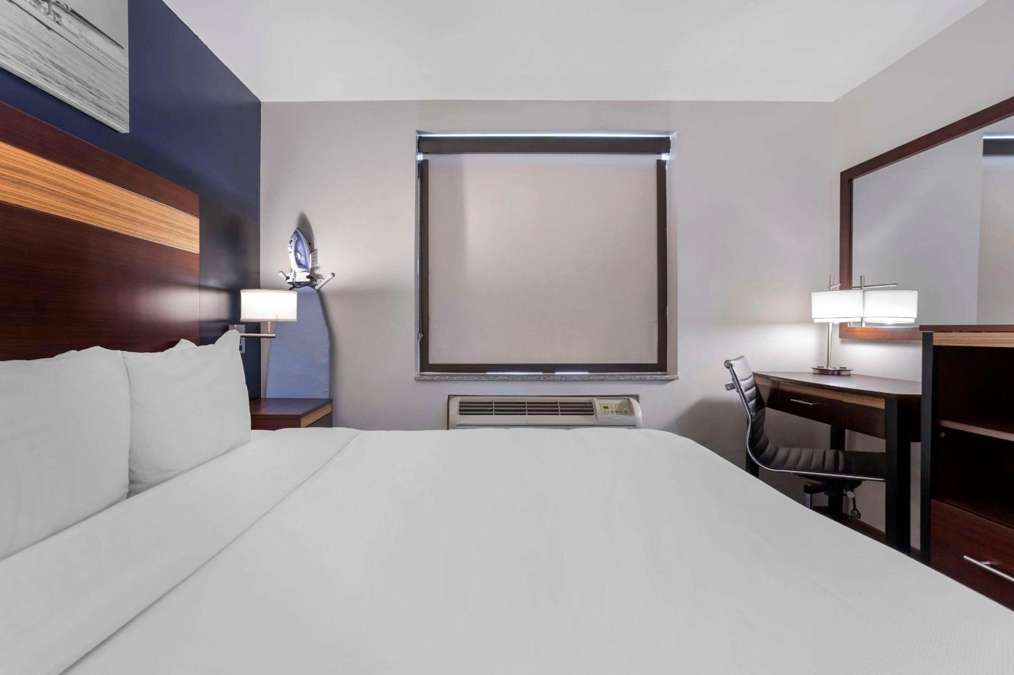 Avion Near Lga Airport, Ascend Collection Hotel Nova York